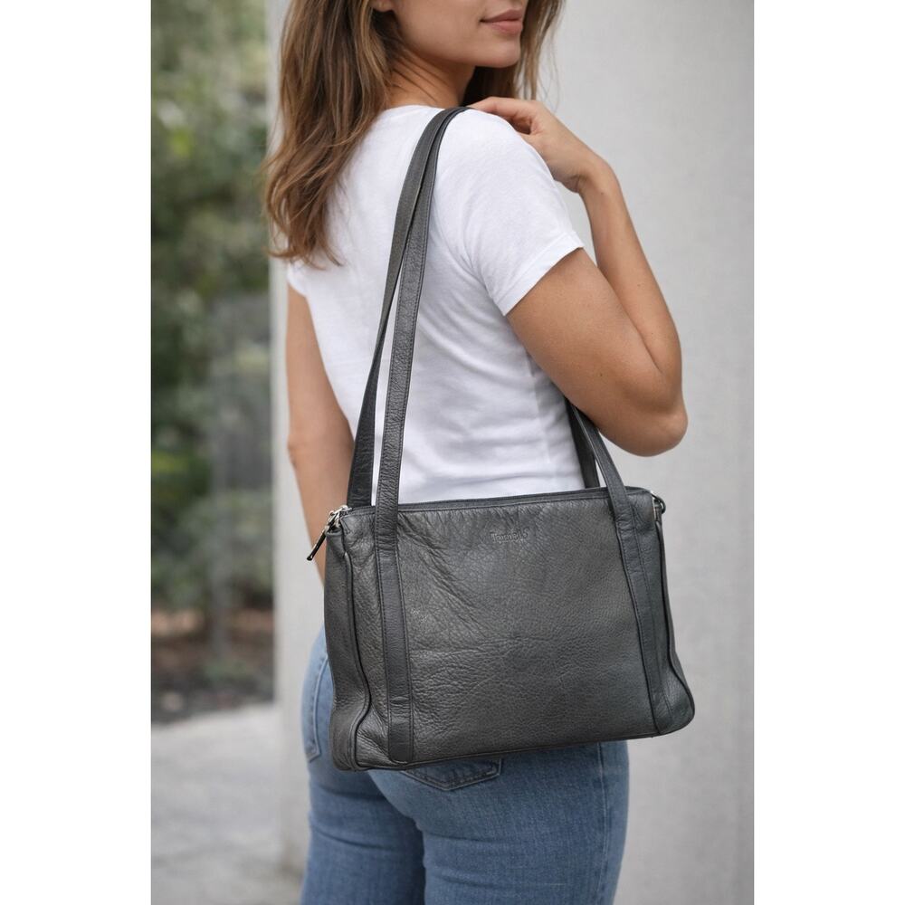 Vintage Tignanello Minimalist Classic Grandma Style Leather Shoulder Bag